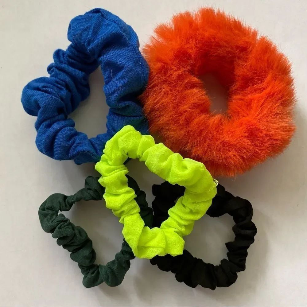 𝅺Set of 5 Scrunchies - Picture 2 of 2